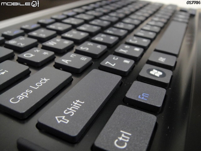 【王者登場 誰與爭鋒】SONY VAIO VGN-Z48TD/X 碳纖黑+吉田カバンPCバッグ レッドチェック【数量限定30】 CC-YPC-SR/RC