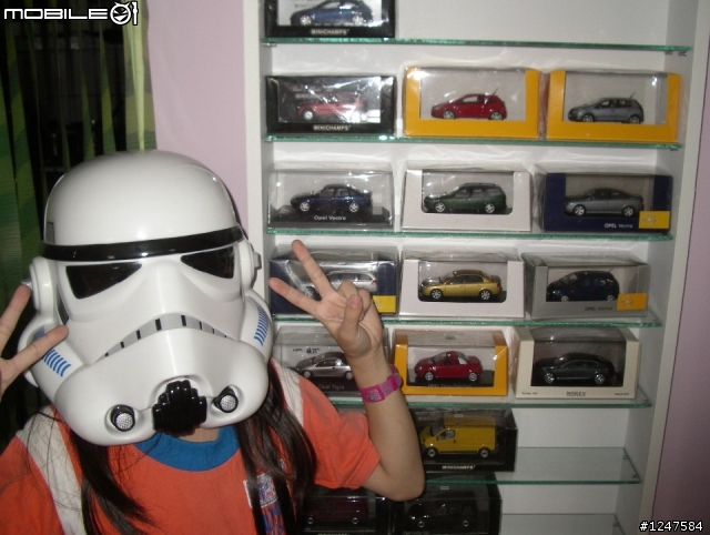 白小兵爸爸的1/43模型車展示櫃~~~自己做的