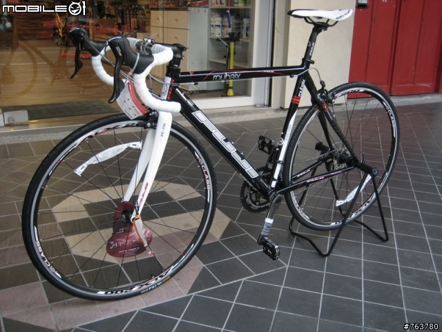 [分享} 黑白配.. FUJI ROUBAIX LE