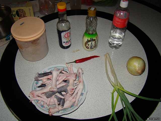 roger料理時間~簡單美味滷雞腳~