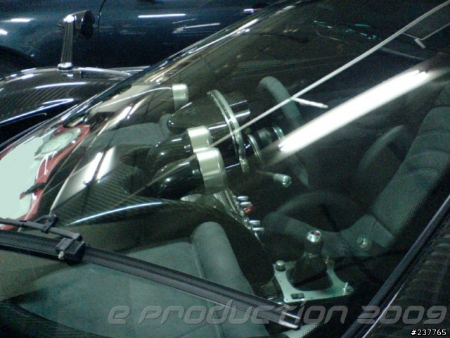 在車庫看見 pagani zonda F