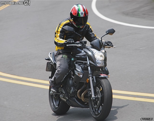 輕巧帥氣的男子漢–2009 KAWASAKI ER-6n 試駕報導