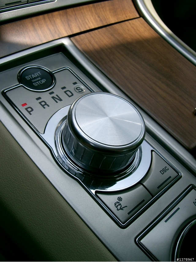 Jaguar XF 3.0,終於露臉