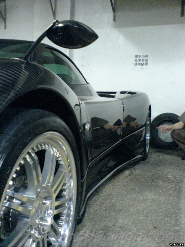 在車庫看見 pagani zonda F