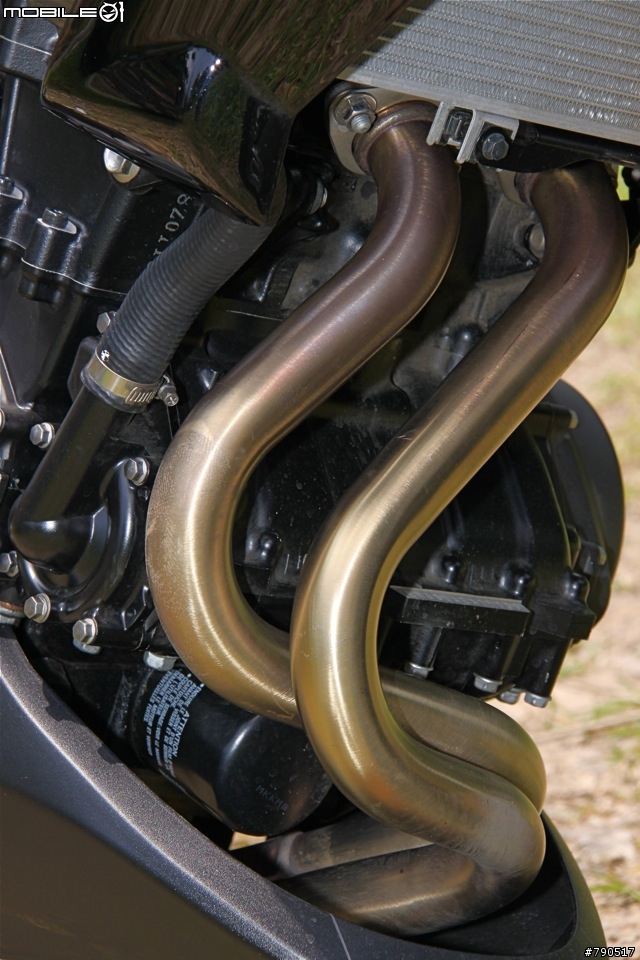 輕巧帥氣的男子漢–2009 KAWASAKI ER-6n 試駕報導