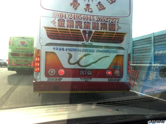讓人氣憤的遊覽車隊大插隊