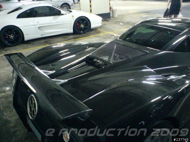 在車庫看見 pagani zonda F