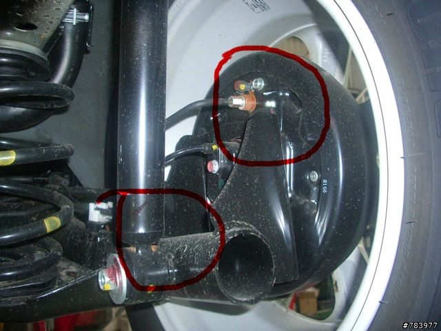 這樣的銹蝕,是正常嗎?要如何要求車廠處理?