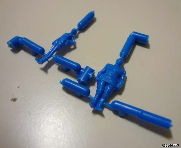 《OK文手抖個不停》002號--MG 1/100 鋼普拉人型製作~ランバ・ラル、クラウレ・ハモン