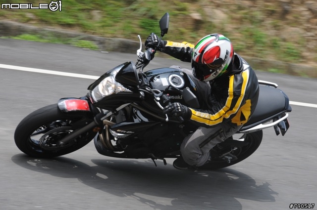 輕巧帥氣的男子漢–2009 KAWASAKI ER-6n 試駕報導