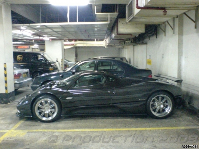 在車庫看見 pagani zonda F