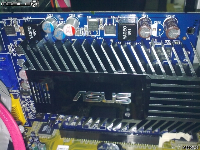 燦坤特價14999 Q8200主機到貨了