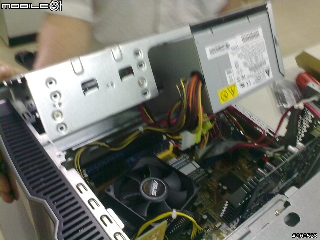 燦坤特價14999 Q8200主機到貨了