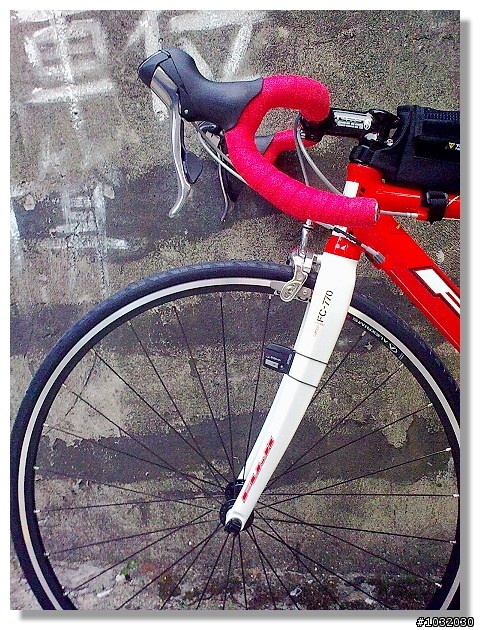 公路車終於入手!新增小彎把改裝(在50樓)