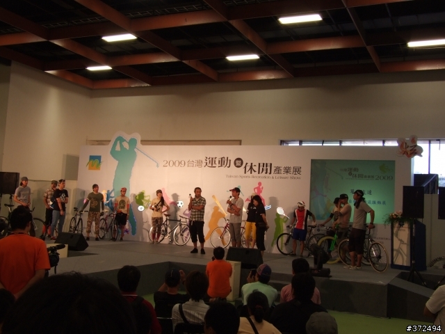 2009 台灣運動休閒產業展~ part2 (小羽最愛的辣妹 在裡面哦)