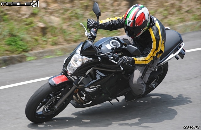 輕巧帥氣的男子漢–2009 KAWASAKI ER-6n 試駕報導