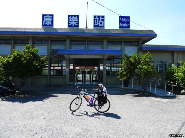 (車站收集) 35度C天空下的藍色區間車 *單車環島*