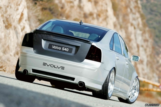 是不是省油坦克 VOLVO S40?! + 我要一台大黃蜂 !! (新增問題)