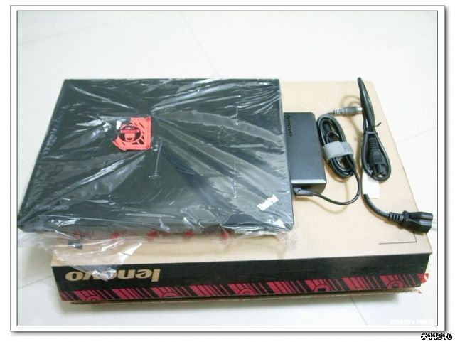 我也加入小黑族之SL400 新型號 2743-RG9 簡易開箱