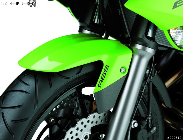 輕巧帥氣的男子漢–2009 KAWASAKI ER-6n 試駕報導