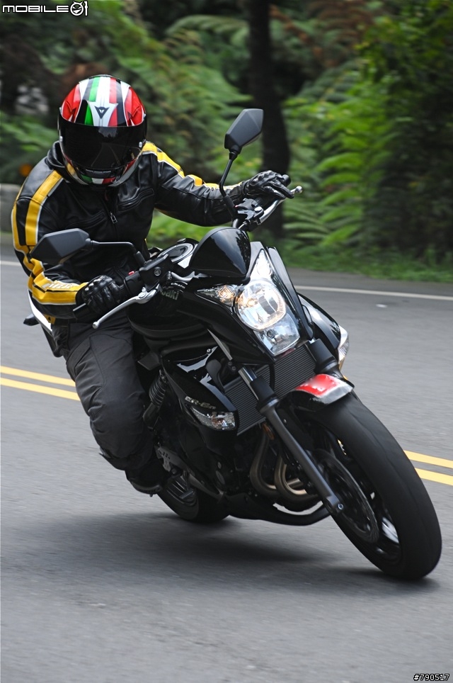 輕巧帥氣的男子漢–2009 KAWASAKI ER-6n 試駕報導
