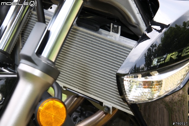 輕巧帥氣的男子漢–2009 KAWASAKI ER-6n 試駕報導