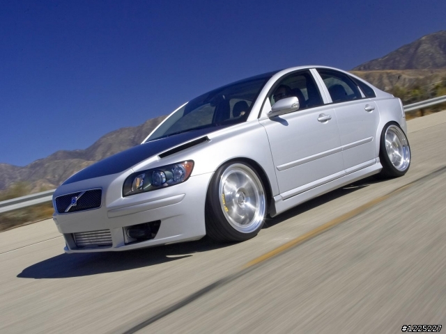 是不是省油坦克 VOLVO S40?! + 我要一台大黃蜂 !! (新增問題)