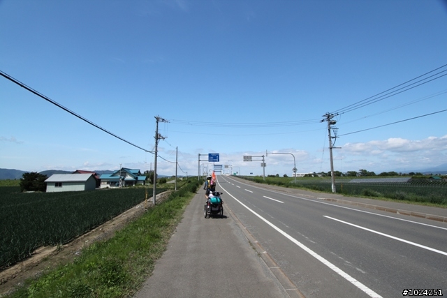 嬰兒拖車的無限可能—北海道の夏日薰風