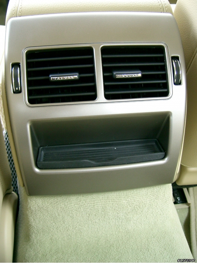 Jaguar XF 3.0,終於露臉
