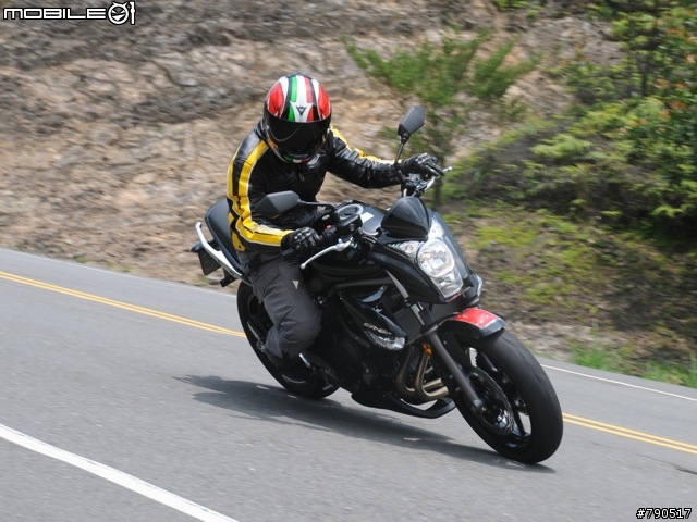 輕巧帥氣的男子漢–2009 KAWASAKI ER-6n 試駕報導