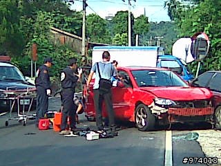 馬3 車禍照片...也不算車禍啦 / 與警匪有關的....07/16第一頁更新....