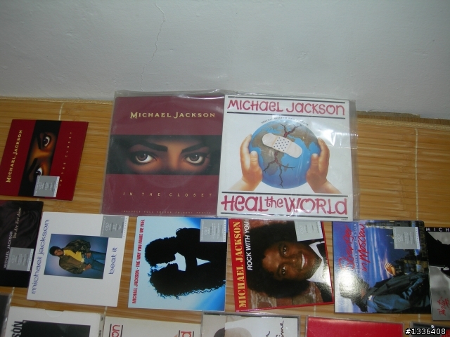 我也有很多MICHAELJACKSON的收藏跟大分享一下