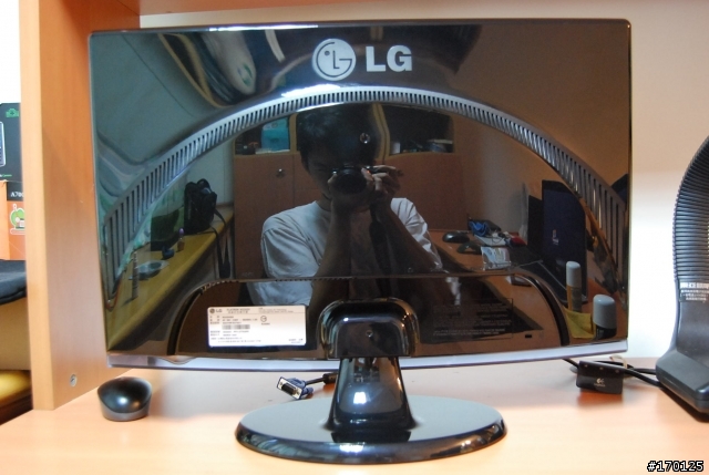 科技與美的饗宴 - LG W2353V (附錄:鏡面鋼烤保養方式)