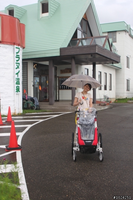 嬰兒拖車的無限可能—北海道の夏日薰風