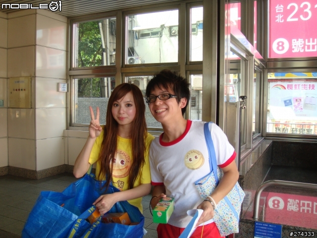 Lay's樂事洋芋片~~萬人笑臉活動(美女開箱文)台北車站篇