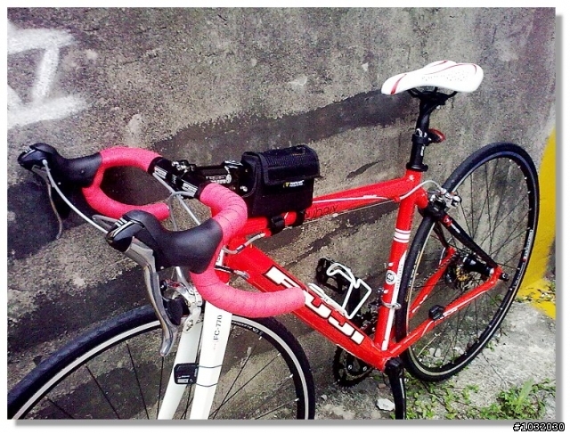 公路車終於入手!新增小彎把改裝(在50樓)