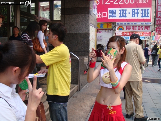Lay's樂事洋芋片~~萬人笑臉活動(美女開箱文)台北車站篇