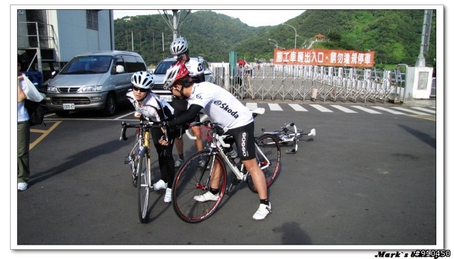 騎車!請保持距離,以策安全!