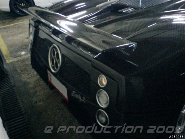 在車庫看見 pagani zonda F