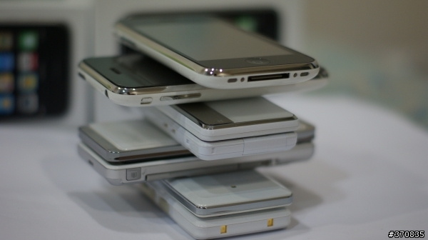 iPhone 3Gs 32GB 白色 簡易開箱文(影片集中在29樓)