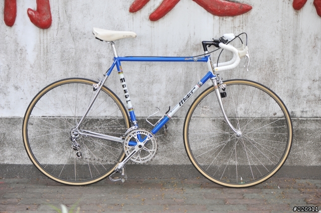 夏日炎炎,義系老鋼管-1985 Francesco Moser 曬太陽囉!