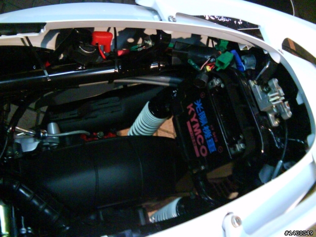 7.30牽新車Racing 150 fi 開箱 (裝置物箱LED燈 風扇外蓋+燈)