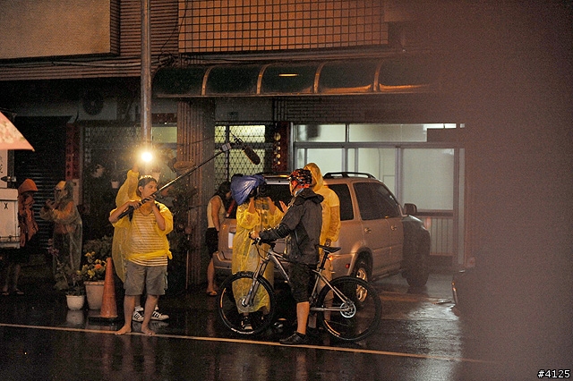 《一路南北騎 - 第十二集》 破史上陪騎車友記錄的冒雨夜騎台南府城