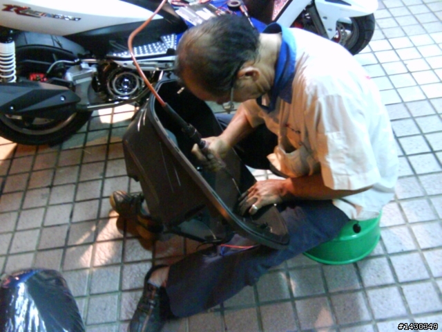 7.30牽新車Racing 150 fi 開箱 (裝置物箱LED燈 風扇外蓋+燈)