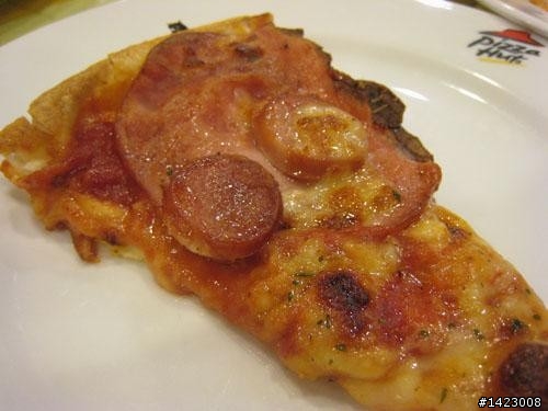 歡樂吧pizza吃到飽 新推出義式香腸口味