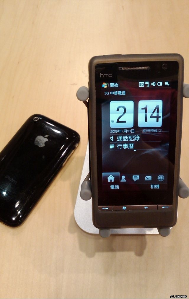 『開箱文』六爪怪iPhone手機架 Luxa2 H1-Touch