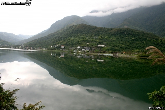 在「鯉魚潭」旁享受美麗的下午茶時光...