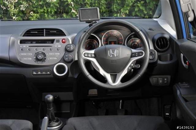 看過honda fit and hyundai i30cw後!非常感慨.....