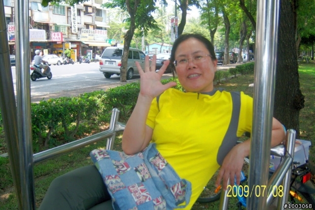 2009年7月自行車環島之第六,七天-- 西螺的古早味油蔥棵 台南熱心的車友-愛心總舖師 高雄軍校路的綠蔭