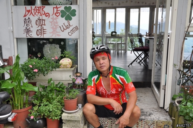 一個仍然炎熱的初秋午後,戀戀後山,深情宇老